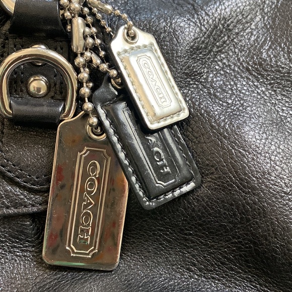 Black leather coach bag with removable top shoulder strap. - Picture 3 of 9